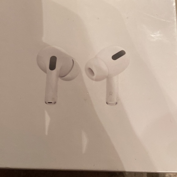 Brand new air pod pro gen 3s - Picture 1 of 3